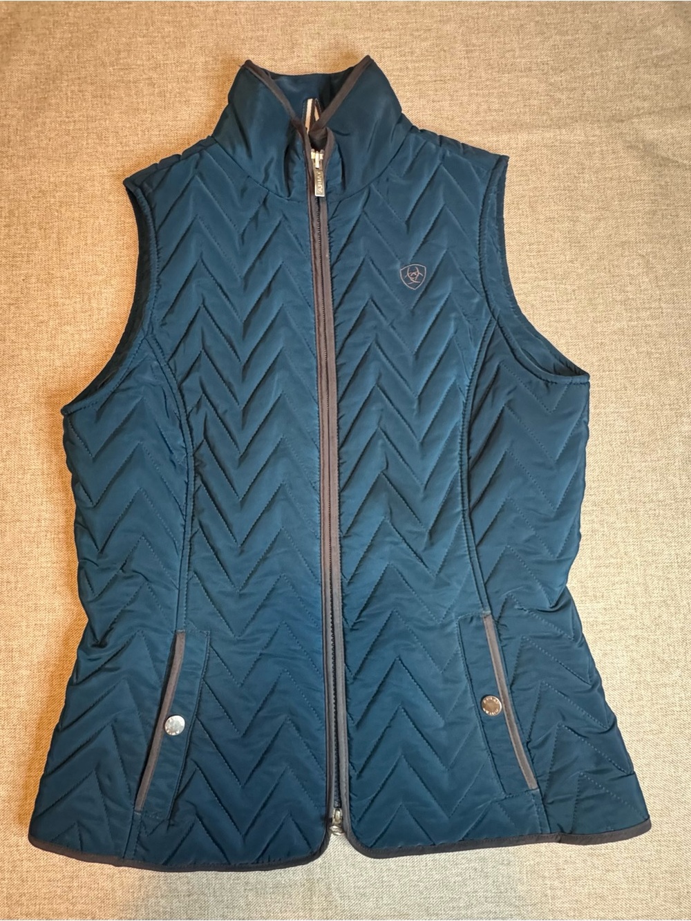Ariat womens Navy Quilted Sleeveless puffer Vest-XS/S(16x23)